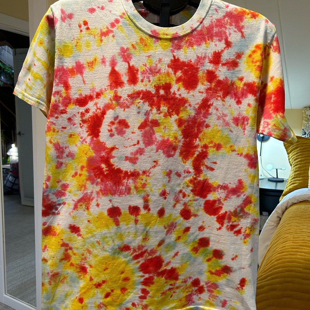 New, never worn, hand tie-dyed. 100% cotton, washed to set dye.  Size Medium.